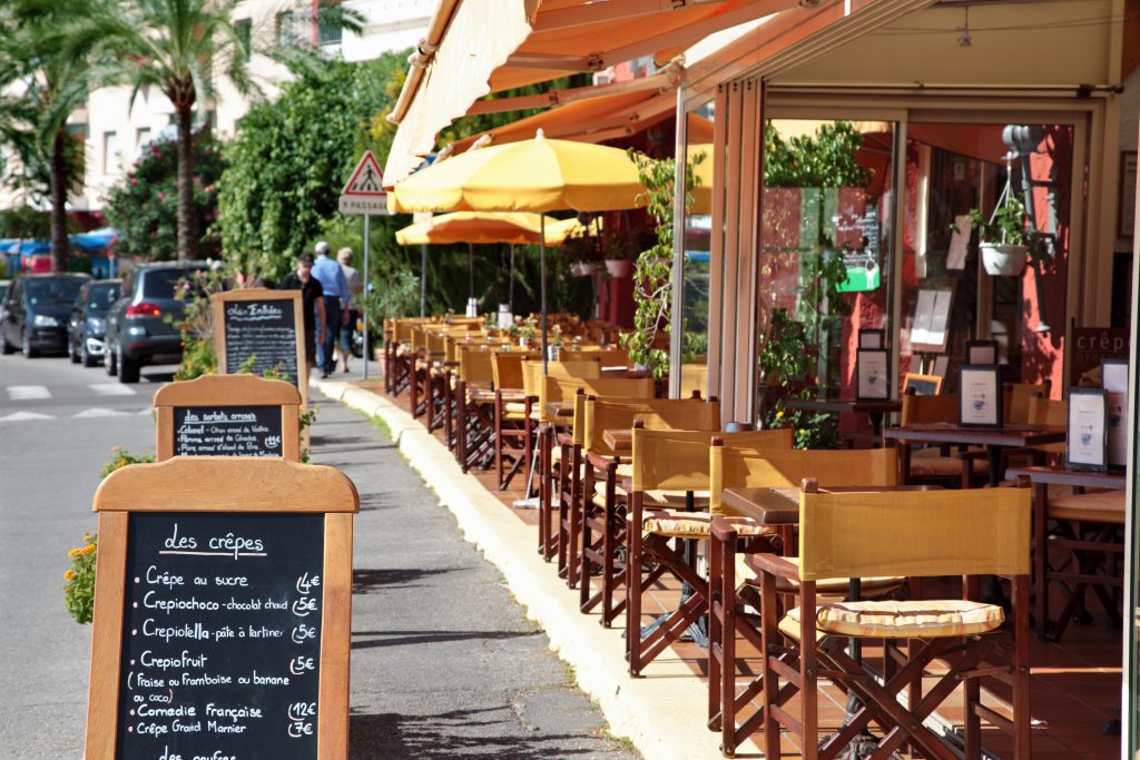 How to save money when opening a restaurant in Portugal valuable tips