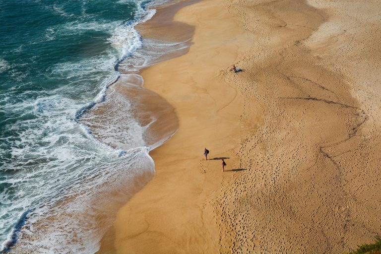 Surf em Ofir: Ondas, Mar e Segredos à Beira de Olhão